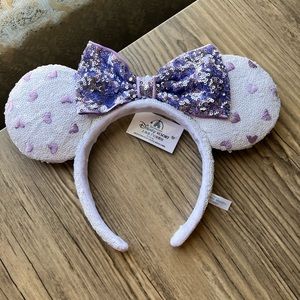 ✨ SOLD ✨Disney Tokyo Shanghai Ears White and Purple Hearts